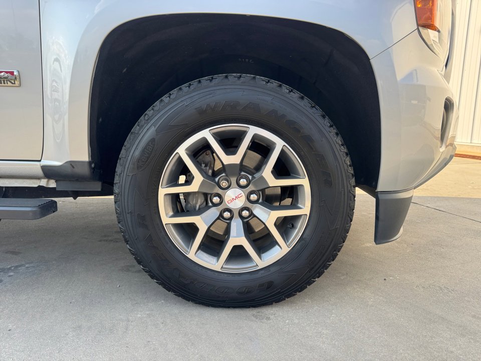 Used 2016 GMC Canyon SLE w/ All Terrain Package image 29