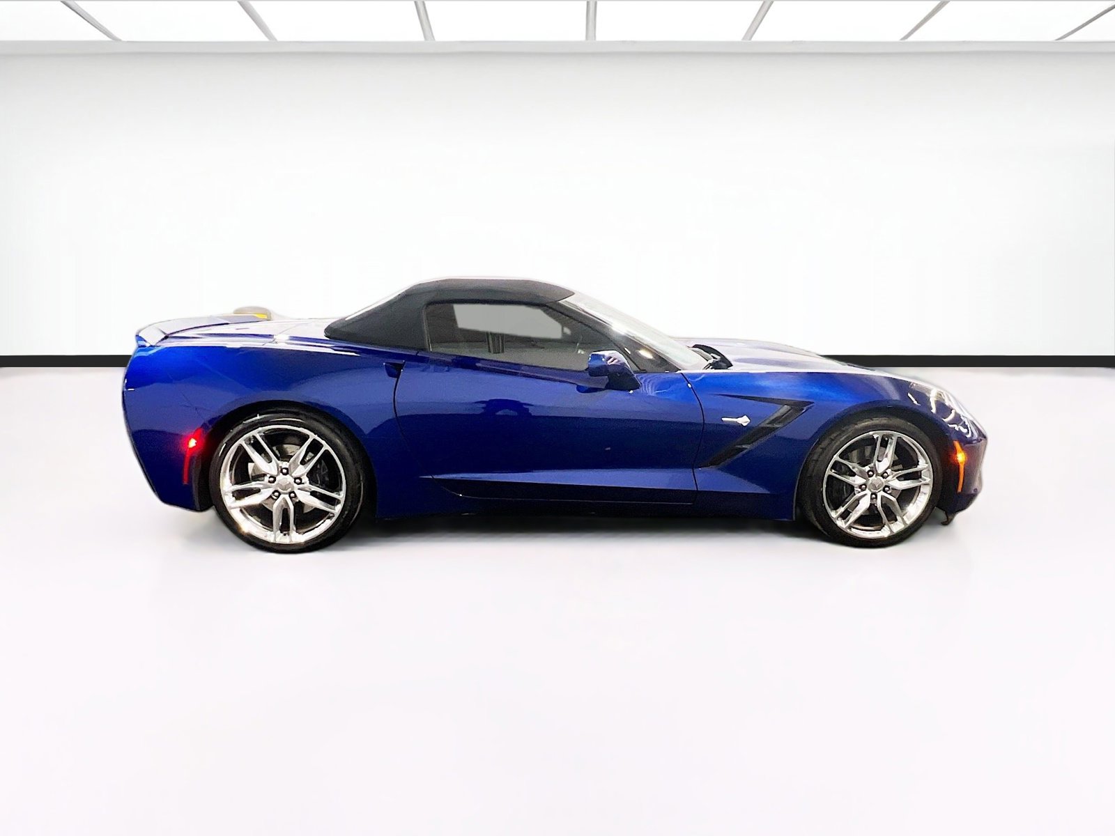 Used 2016 Chevrolet Corvette Stingray Convertible w/ 2LT Preferred Equipment Group RWD image 22