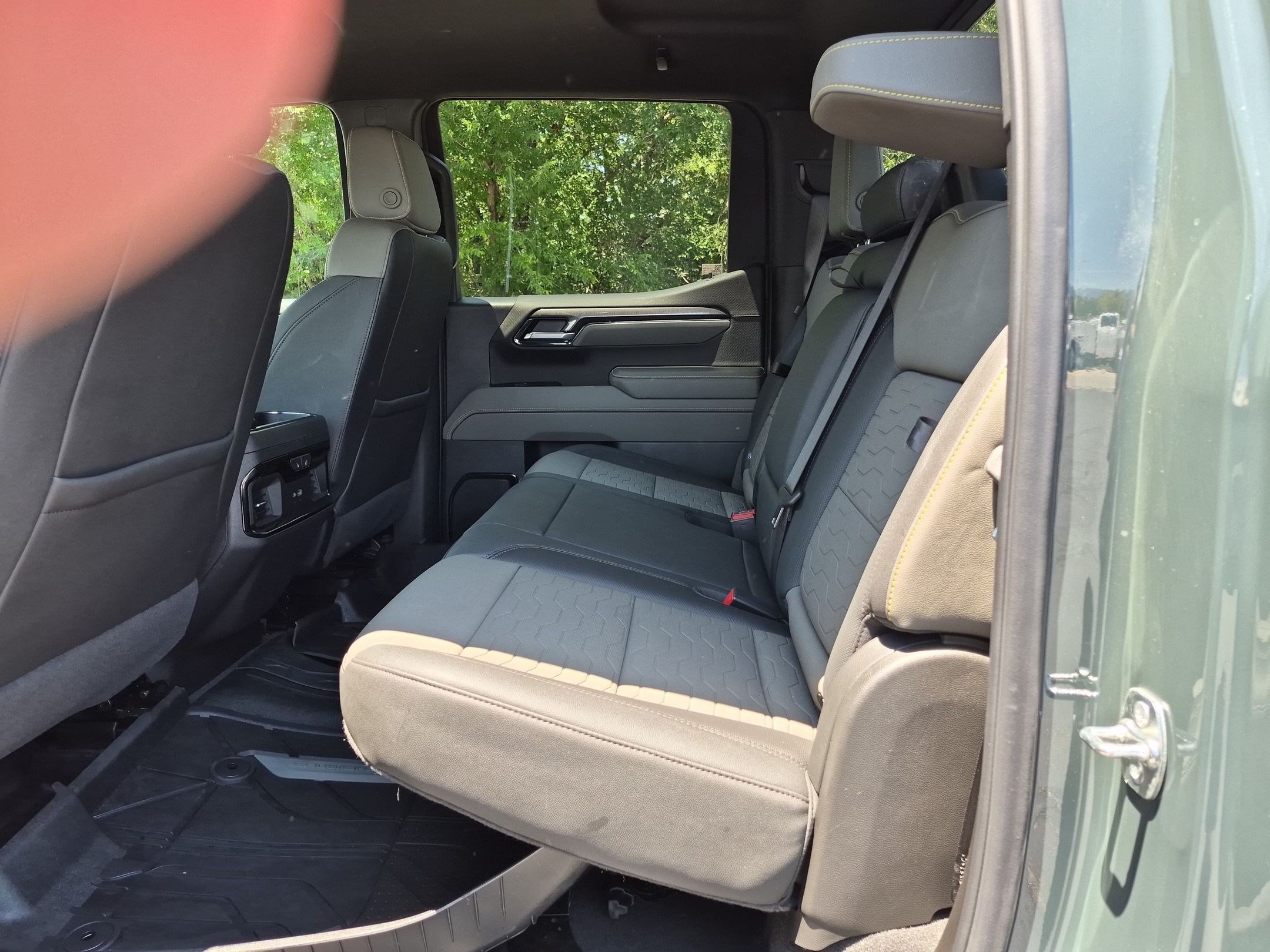 Used 2025 Chevrolet Silverado 1500 ZR2 w/ Technology Package AWD/4WD image 27