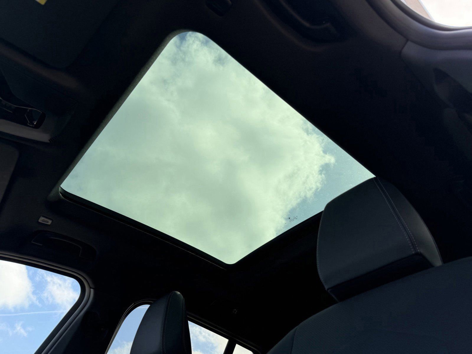 Certified 2025 BMW X2 xDrive28i image 33