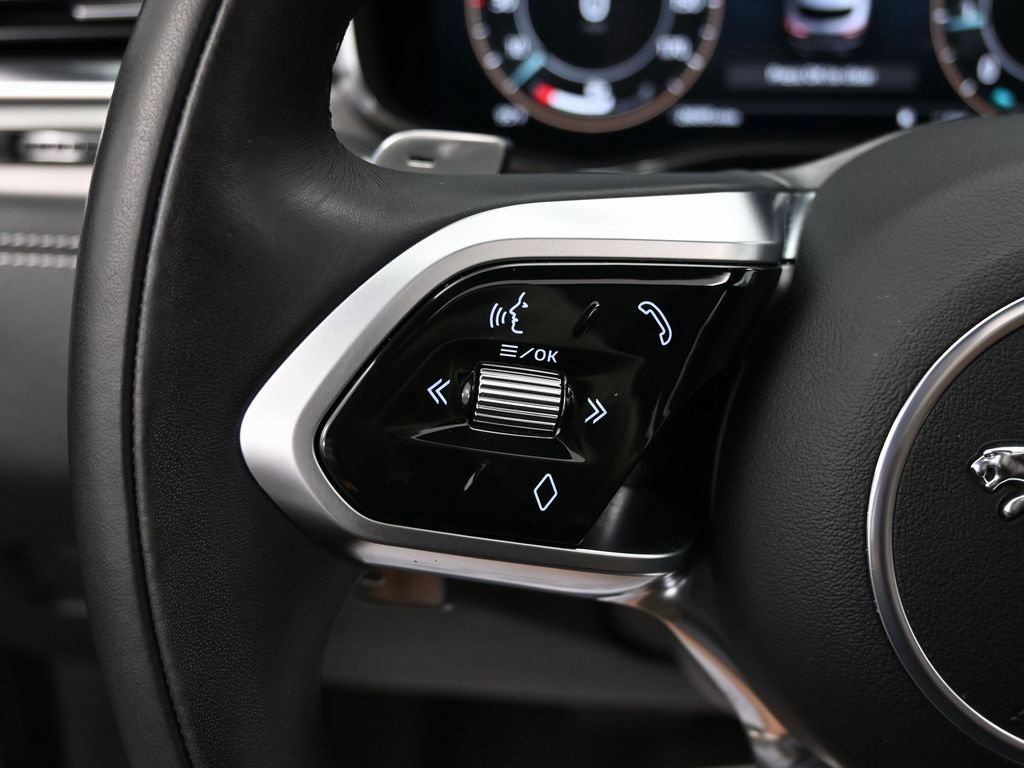 Used 2024 Jaguar F-PACE R-Dynamic S image 18