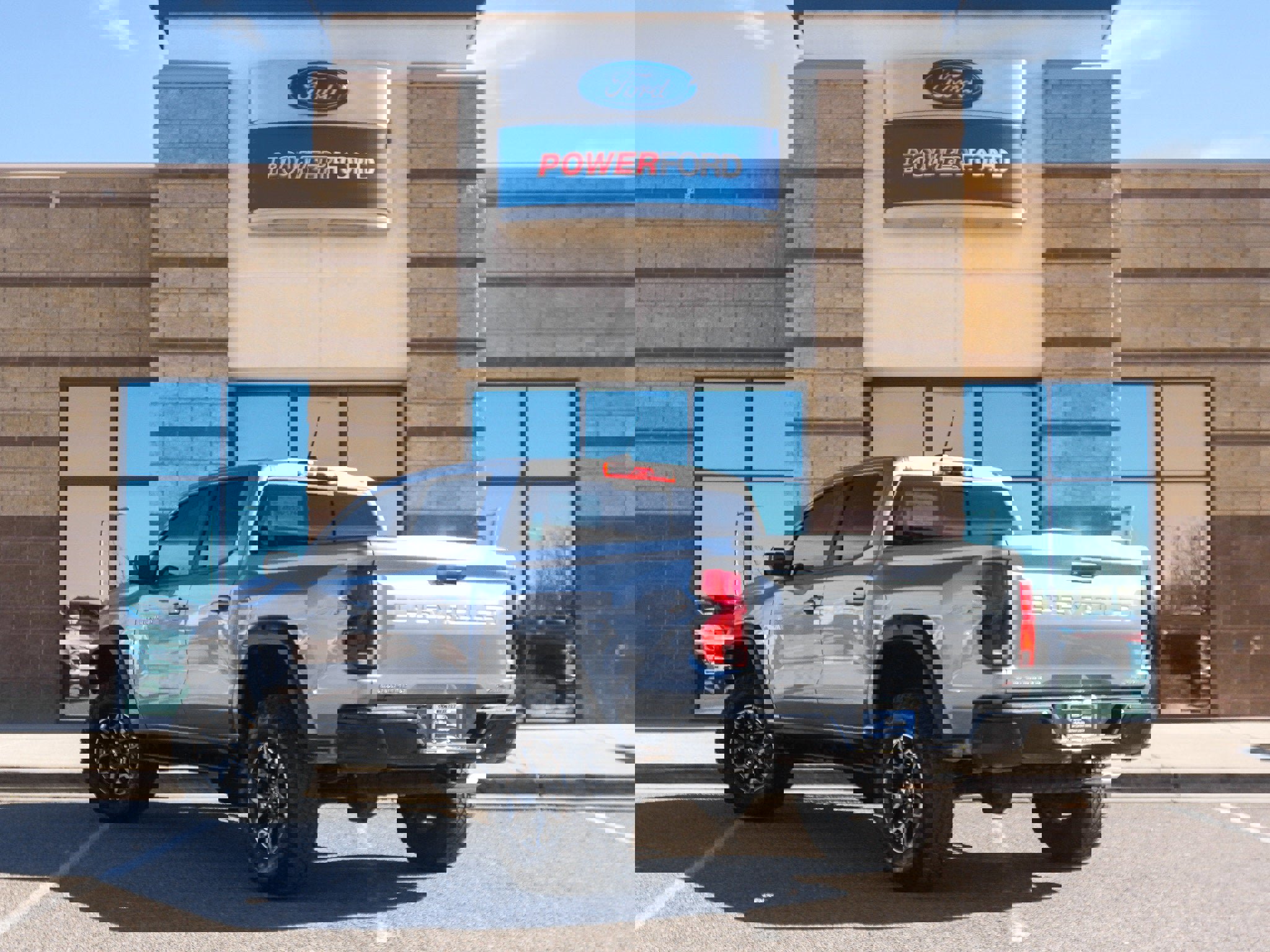 Used 2025 Chevrolet Colorado ZR2 w/ Technology Package image 8