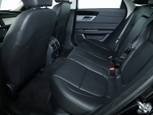 Used 2018 Jaguar XF Premium image 27
