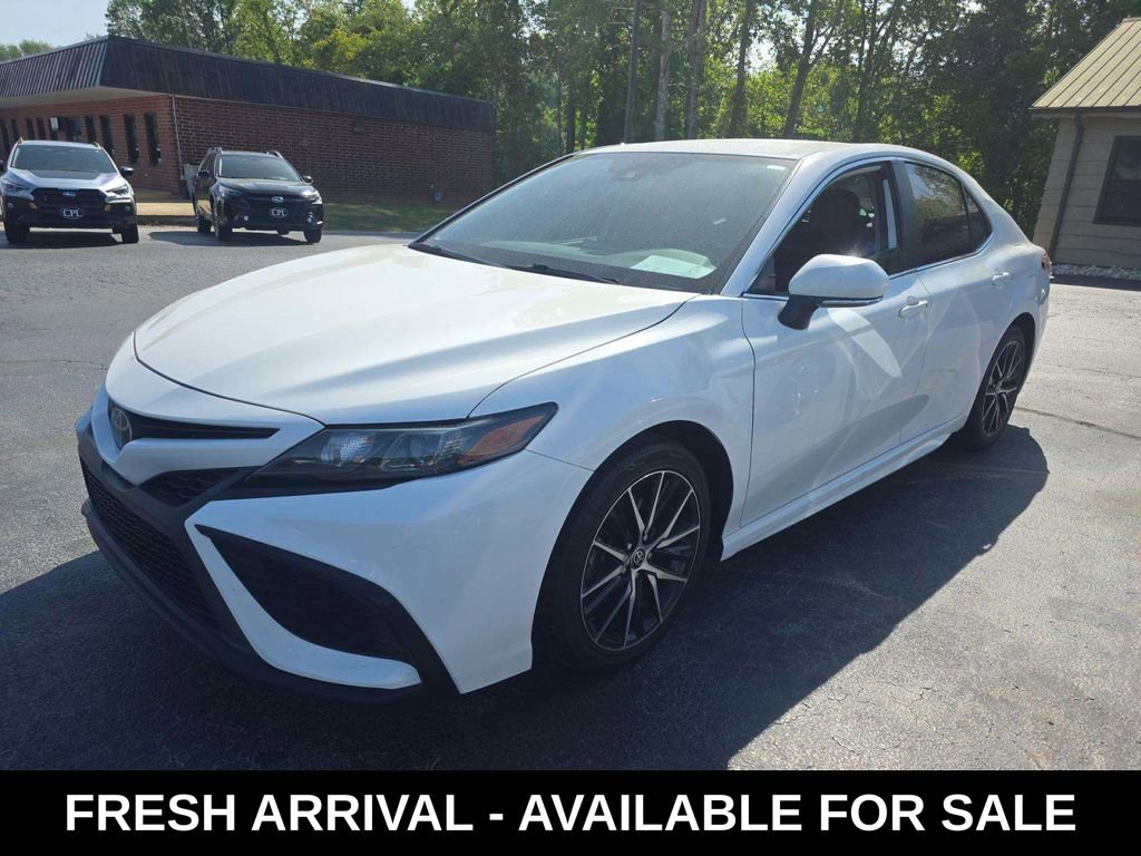 Used 2023 Toyota Camry SE w/ Convenience Package FWD image 2