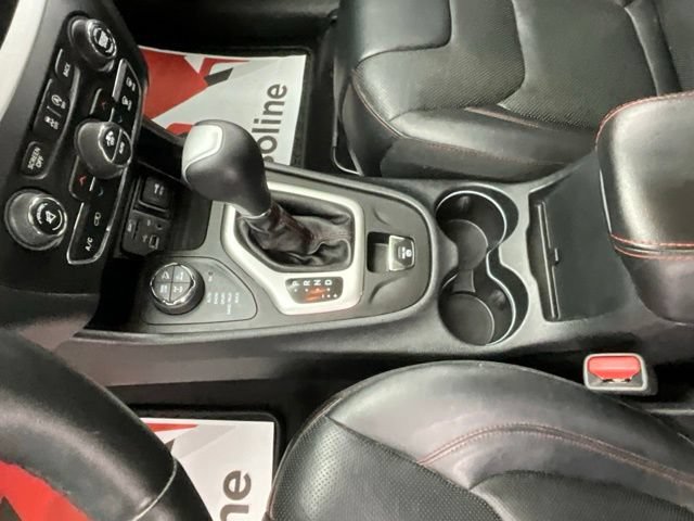 Used 2017 Jeep Cherokee Trailhawk AWD/4WD image 20