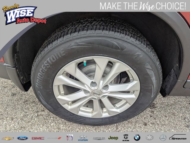 Used 2015 Nissan Rogue SV w/ SV Premium Package AWD/4WD image 21