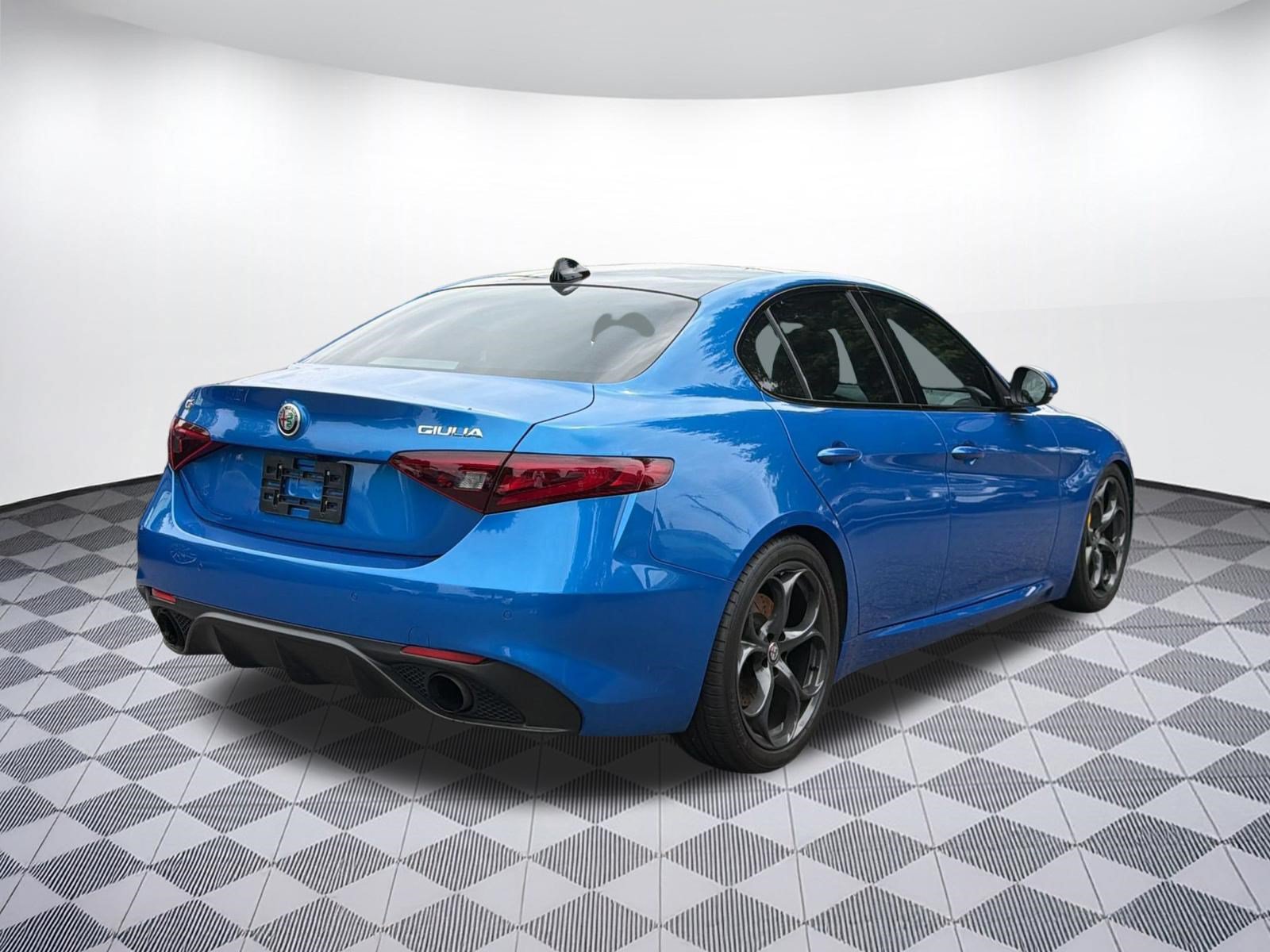 Used 2018 Alfa Romeo Giulia Ti Sport w/ Quick Order Package 22S Sport AWD/4WD image 4