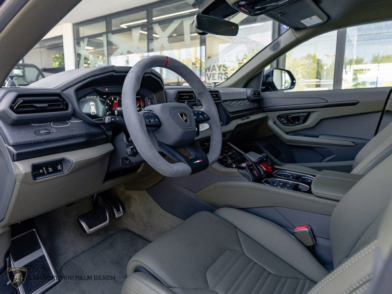 Used 2025 Lamborghini Urus SE AWD/4WD image 20