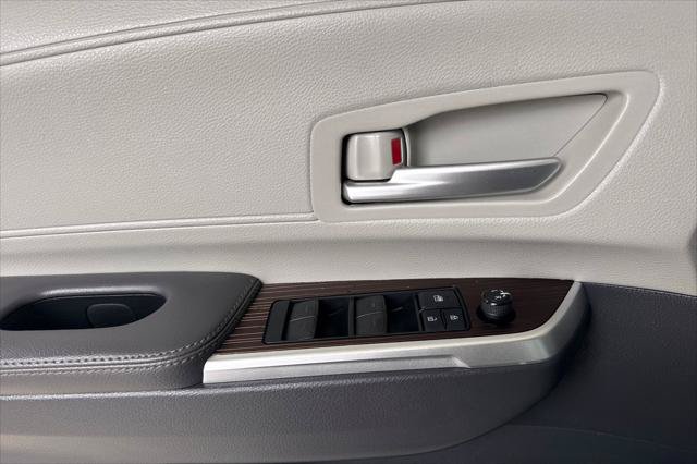 Certified 2022 Toyota Sienna XLE w/ XLE Plus Package FWD image 12
