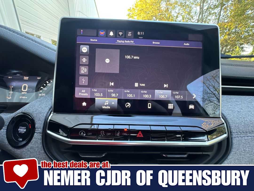 Used 2024 Jeep Compass Latitude AWD/4WD image 16