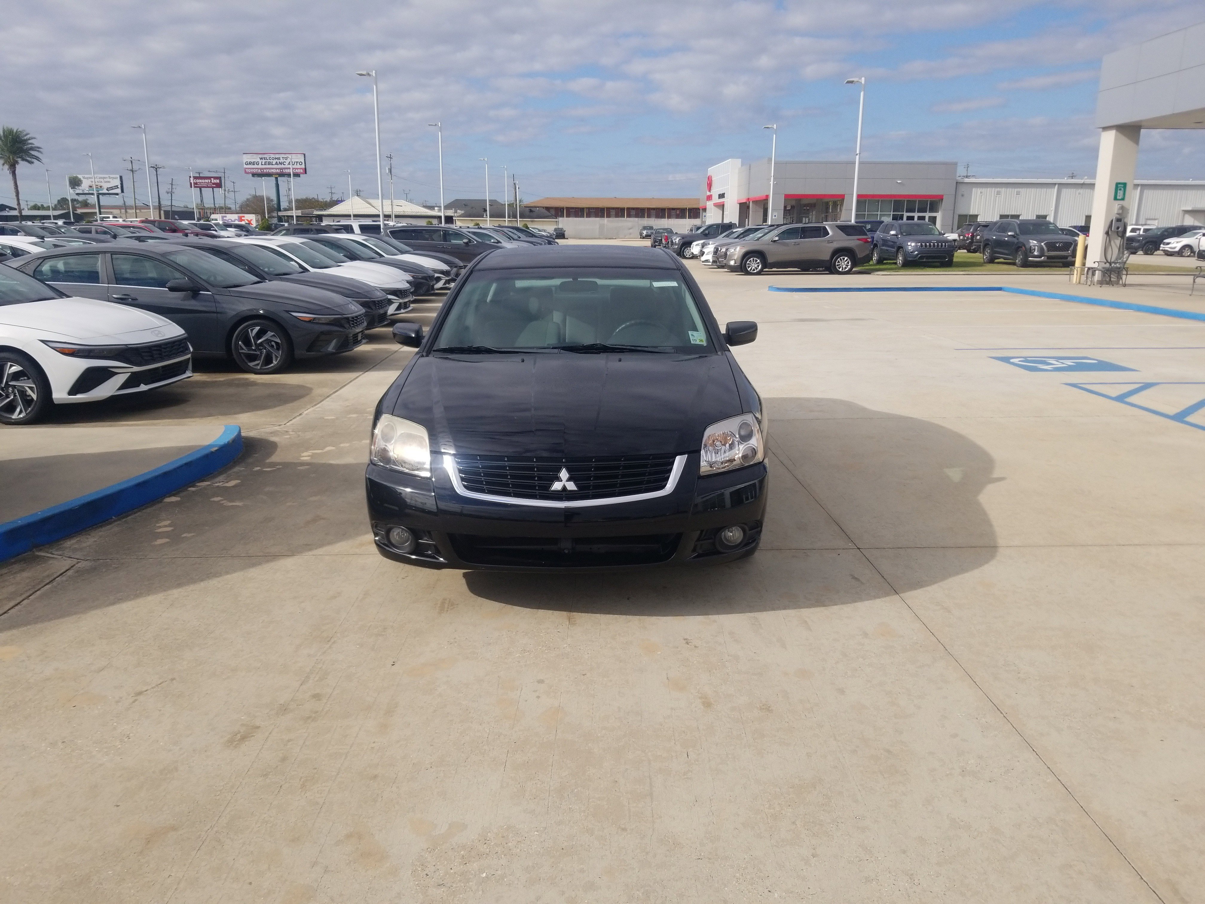 Used 2009 Mitsubishi Galant image 2