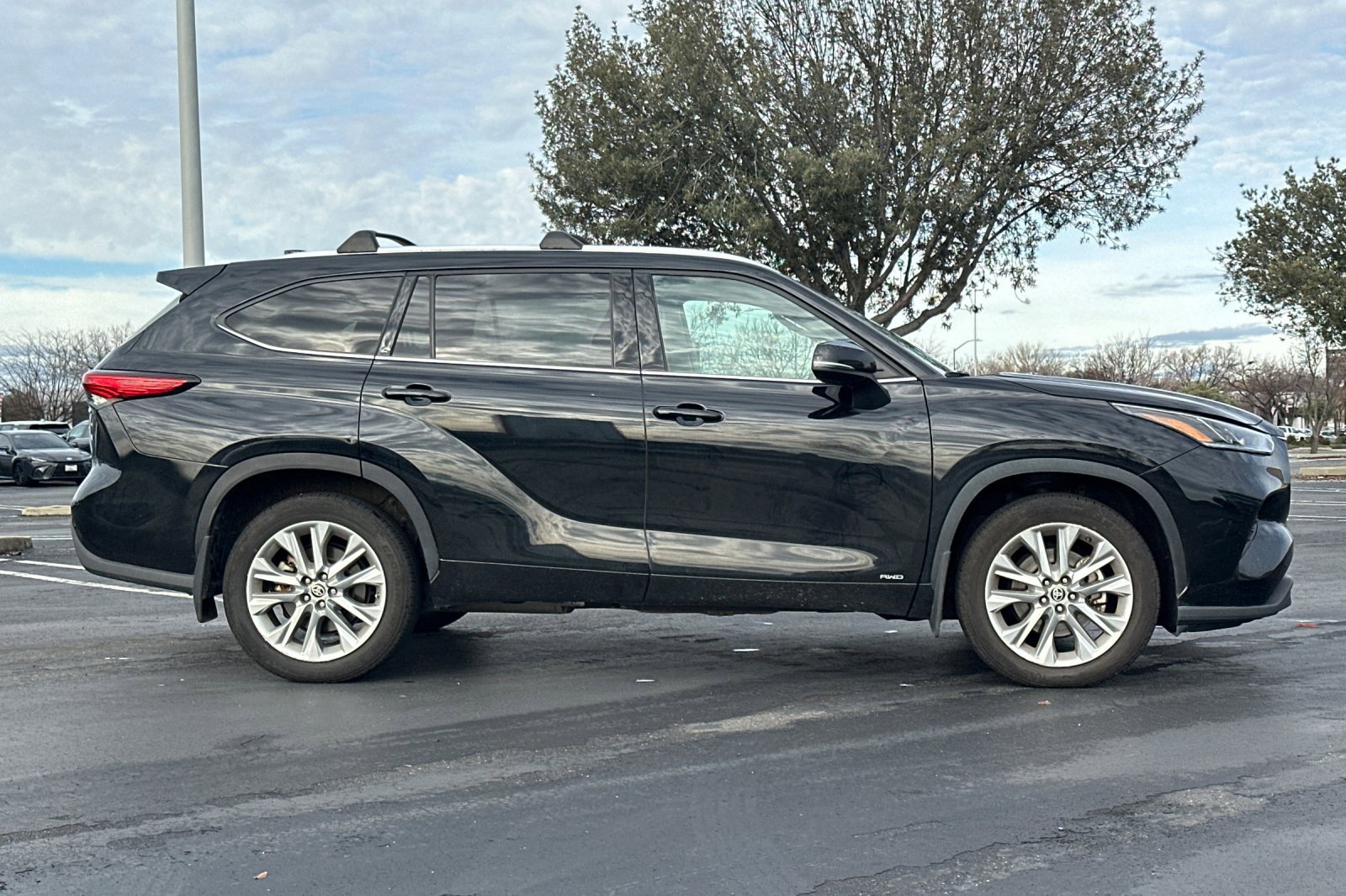 Used 2022 Toyota Highlander Limited image 3