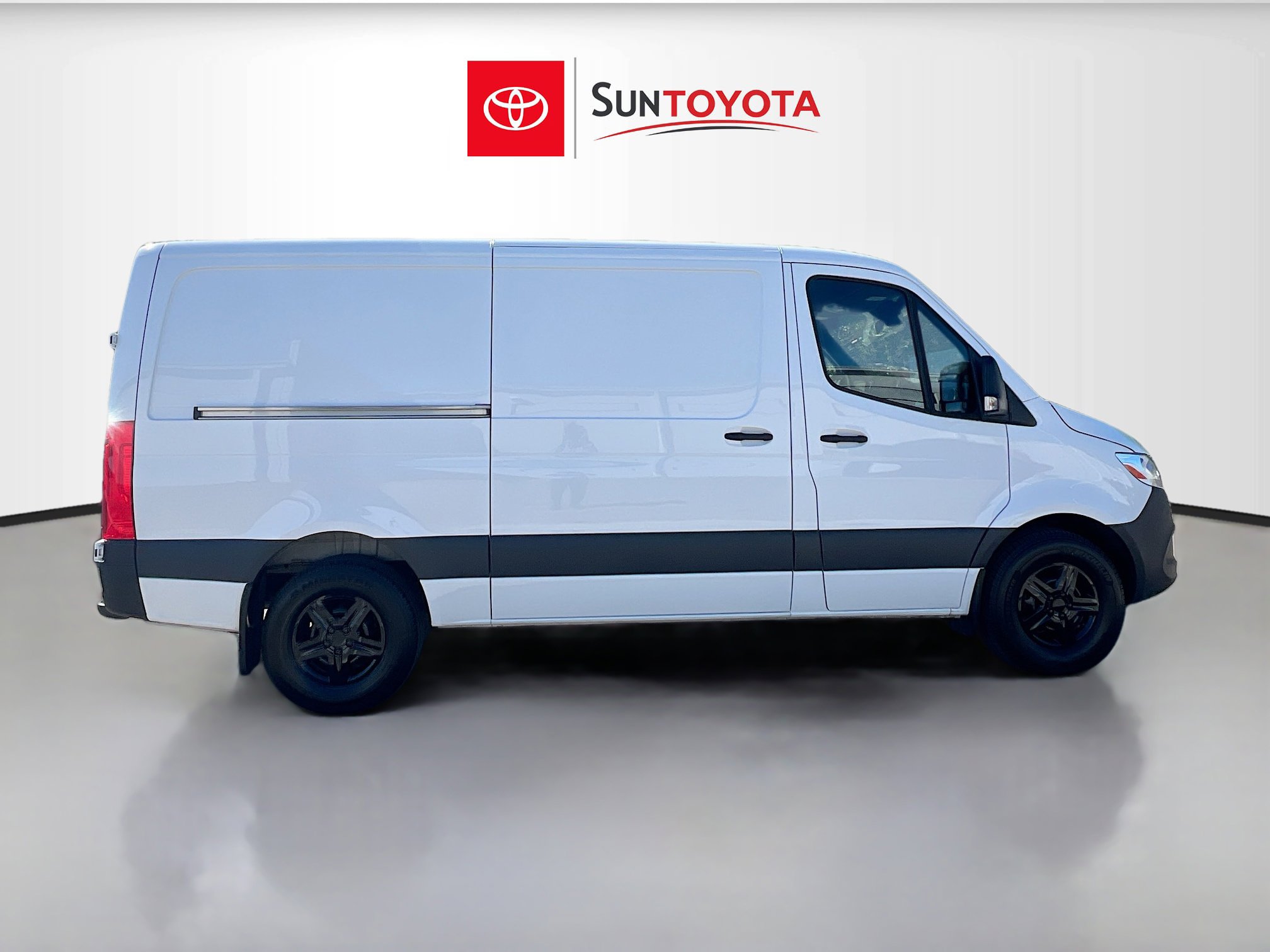 Used 2025 Mercedes-Benz Sprinter 2500 image 2