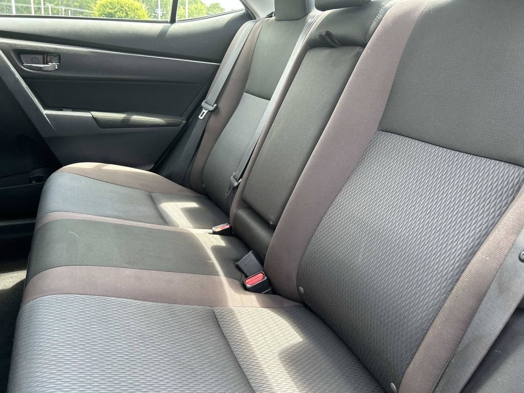Used 2018 Toyota Corolla LE FWD image 13