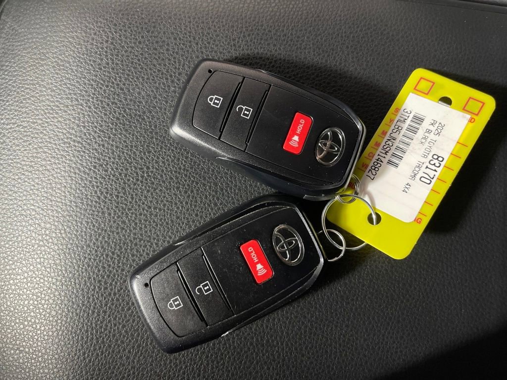 Certified 2025 Toyota Tacoma TRD Off-Road image 24