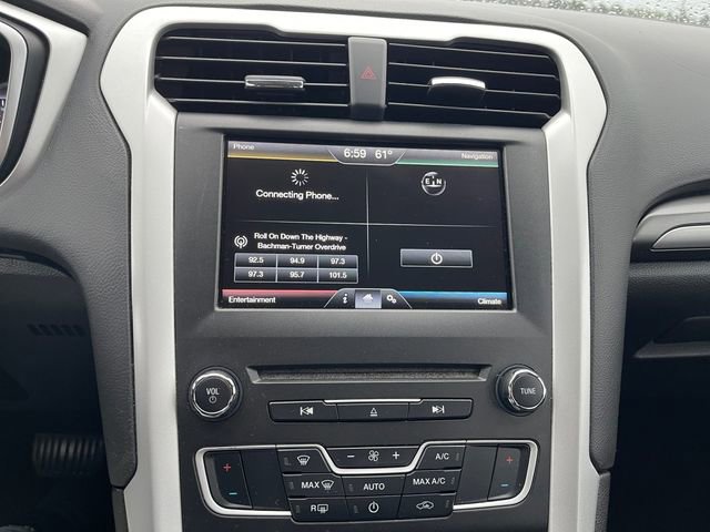 Used 2016 Ford Fusion SE FWD image 22