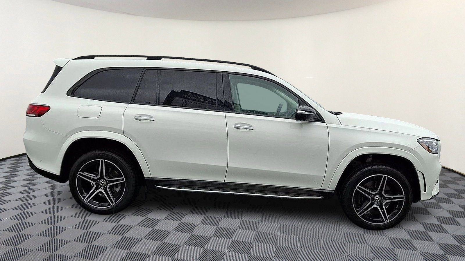 Used 2022 Mercedes-Benz GLS 450 4MATIC image 9