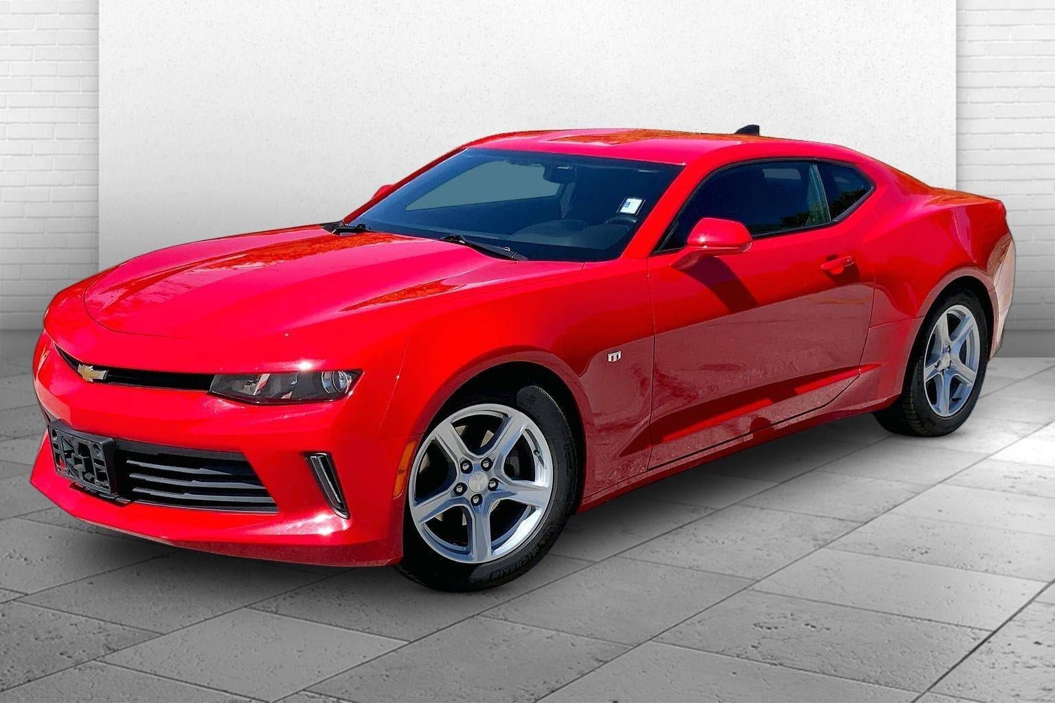 Used 2018 Chevrolet Camaro LT w/ Technology Package RWD image 11