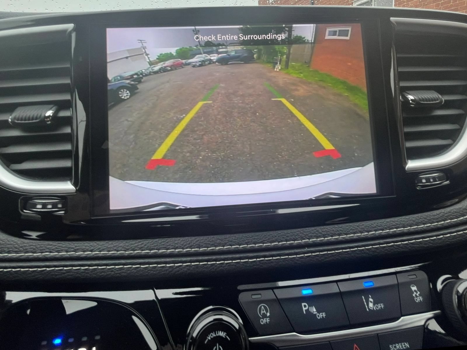 Used 2025 Chrysler Pacifica Limited FWD image 27