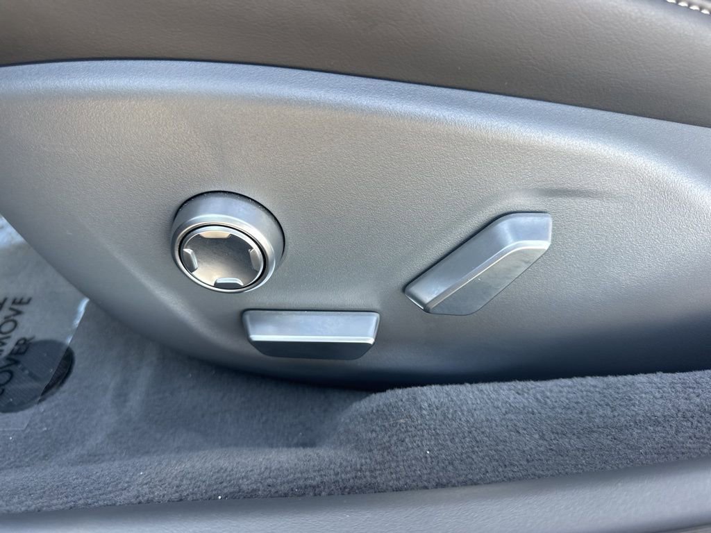 Used 2024 Lucid Air Touring image 10