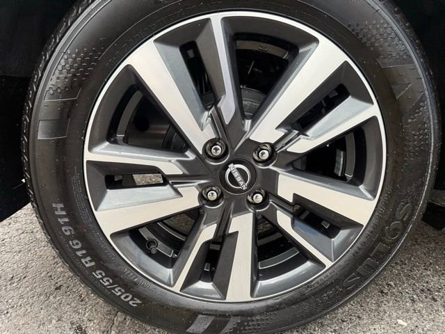 Used 2025 Nissan Versa SV w/ Trunk Package image 11