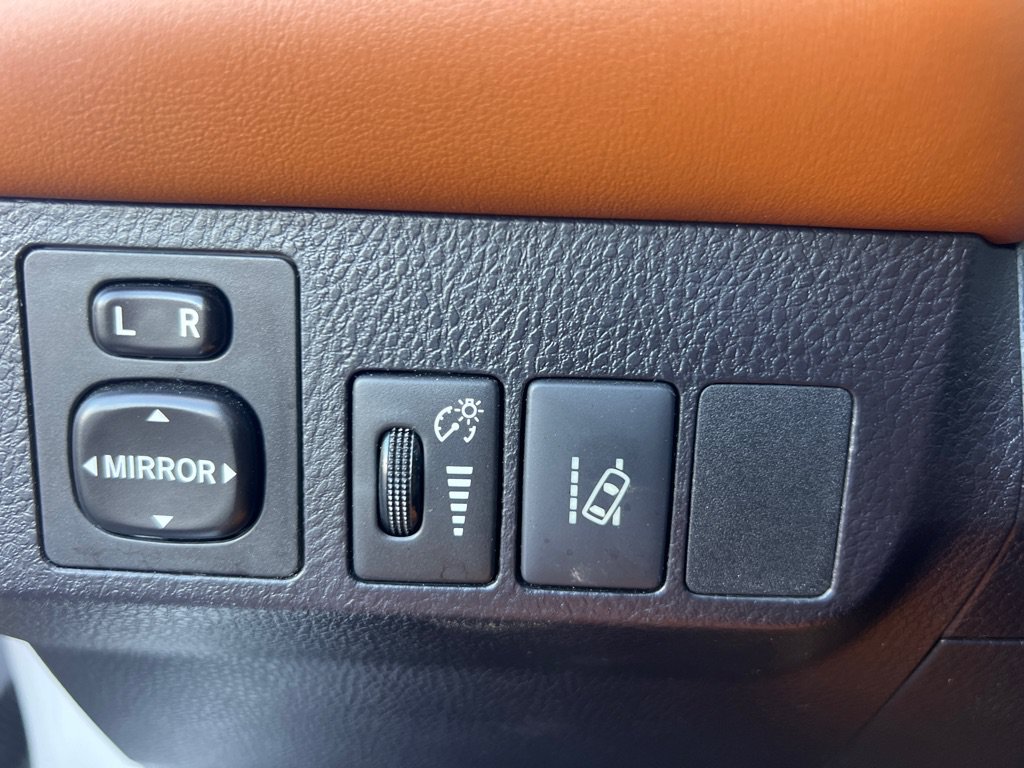 Used 2017 Toyota RAV4 Limited AWD/4WD image 28