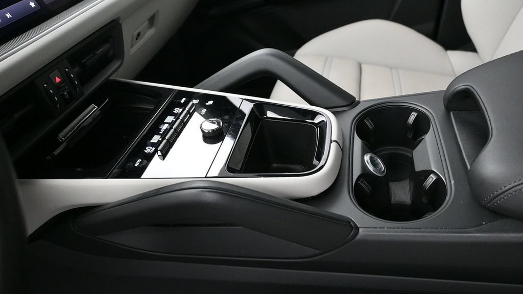 Certified 2025 Porsche Cayenne Coupe AWD/4WD image 13