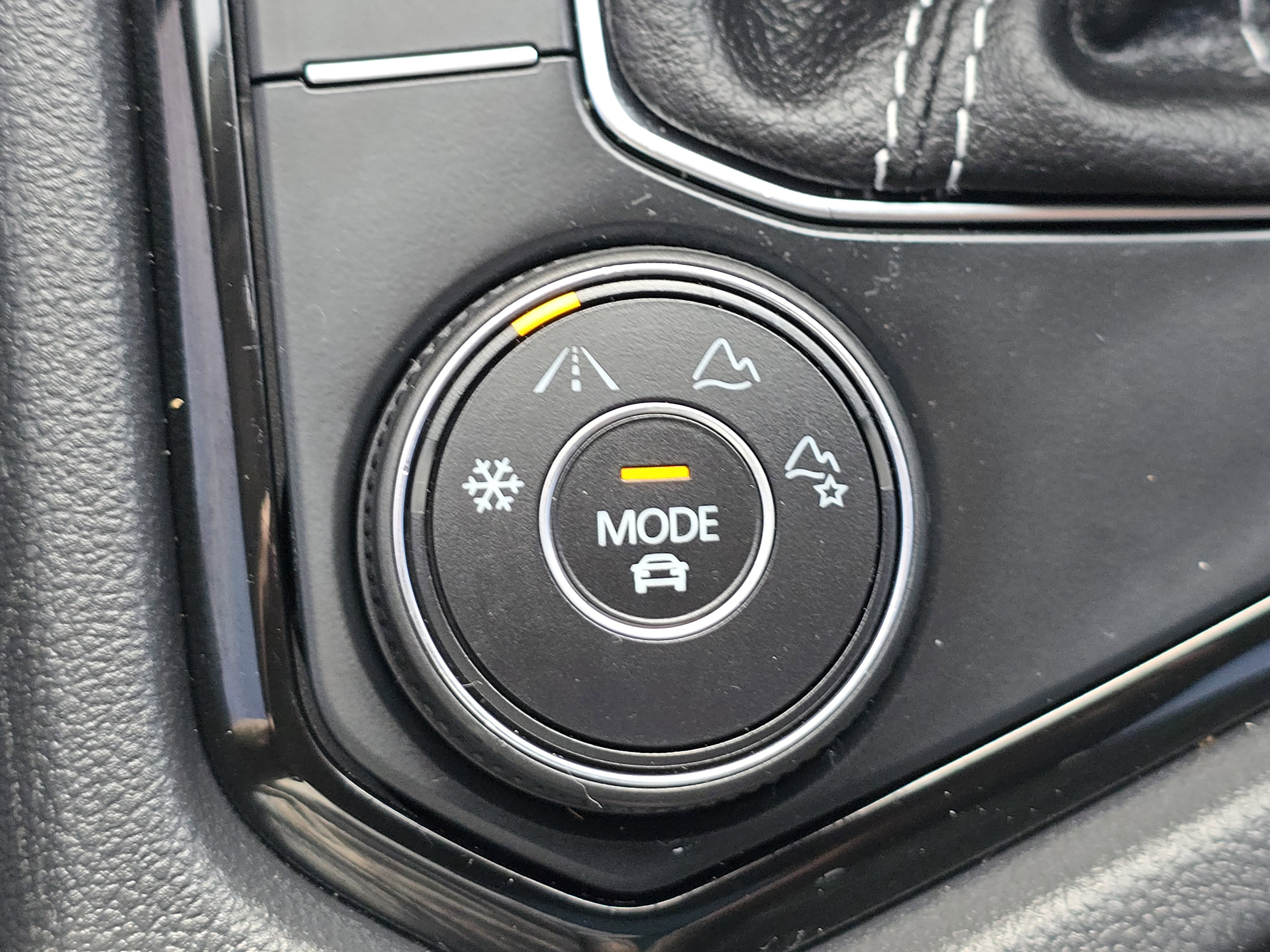 Certified 2023 Volkswagen Taos SE w/ Panoramic Sunroof Package image 25