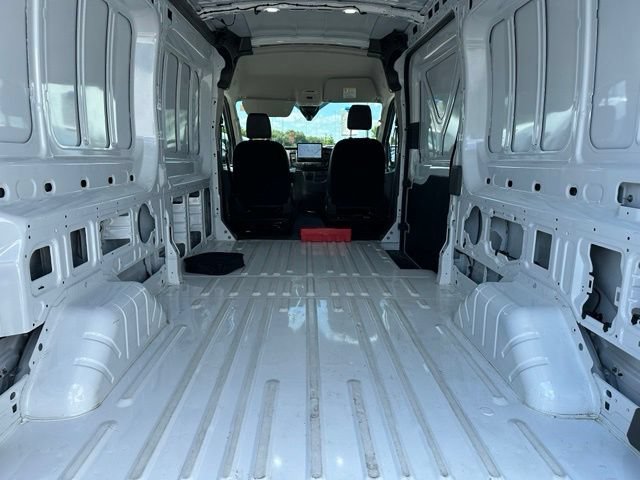Used 2023 Ford E-Transit Medium Roof RWD image 14