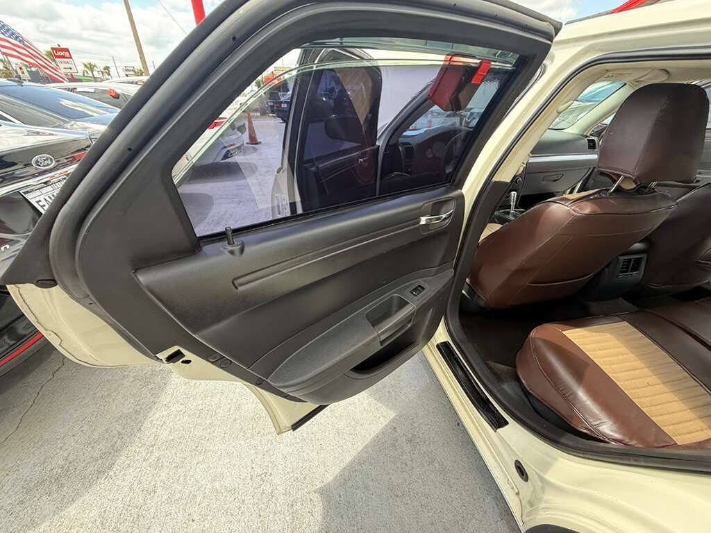 Used 2008 Chrysler 300 LX RWD image 14