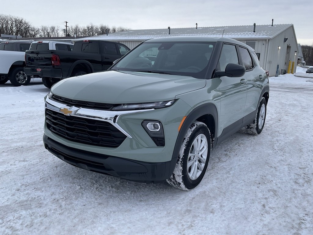 Used 2025 Chevrolet TrailBlazer LS w/ LS Convenience Package image 3