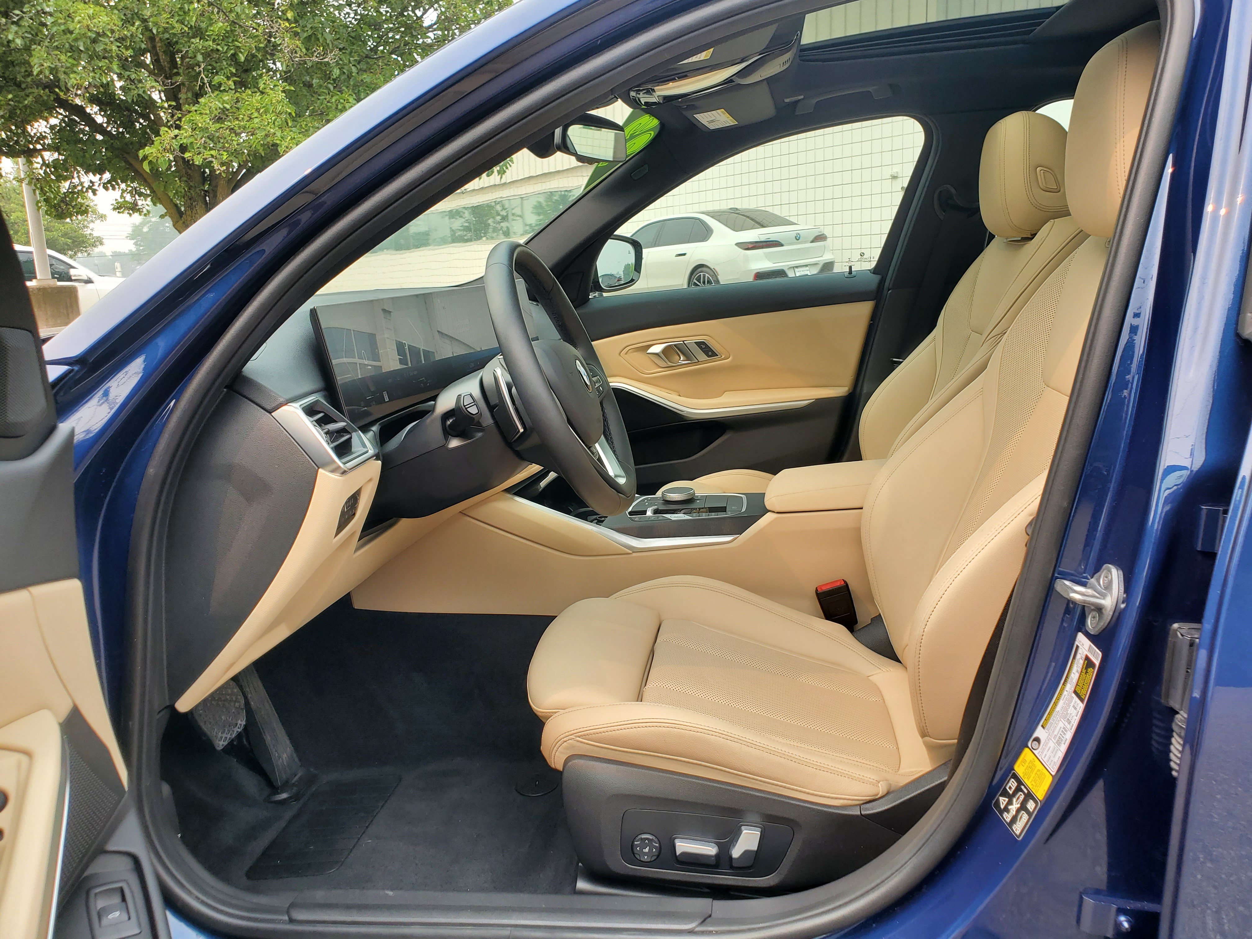 Used 2023 BMW 330i xDrive Sedan w/ Driving Assistance Package AWD/4WD image 9