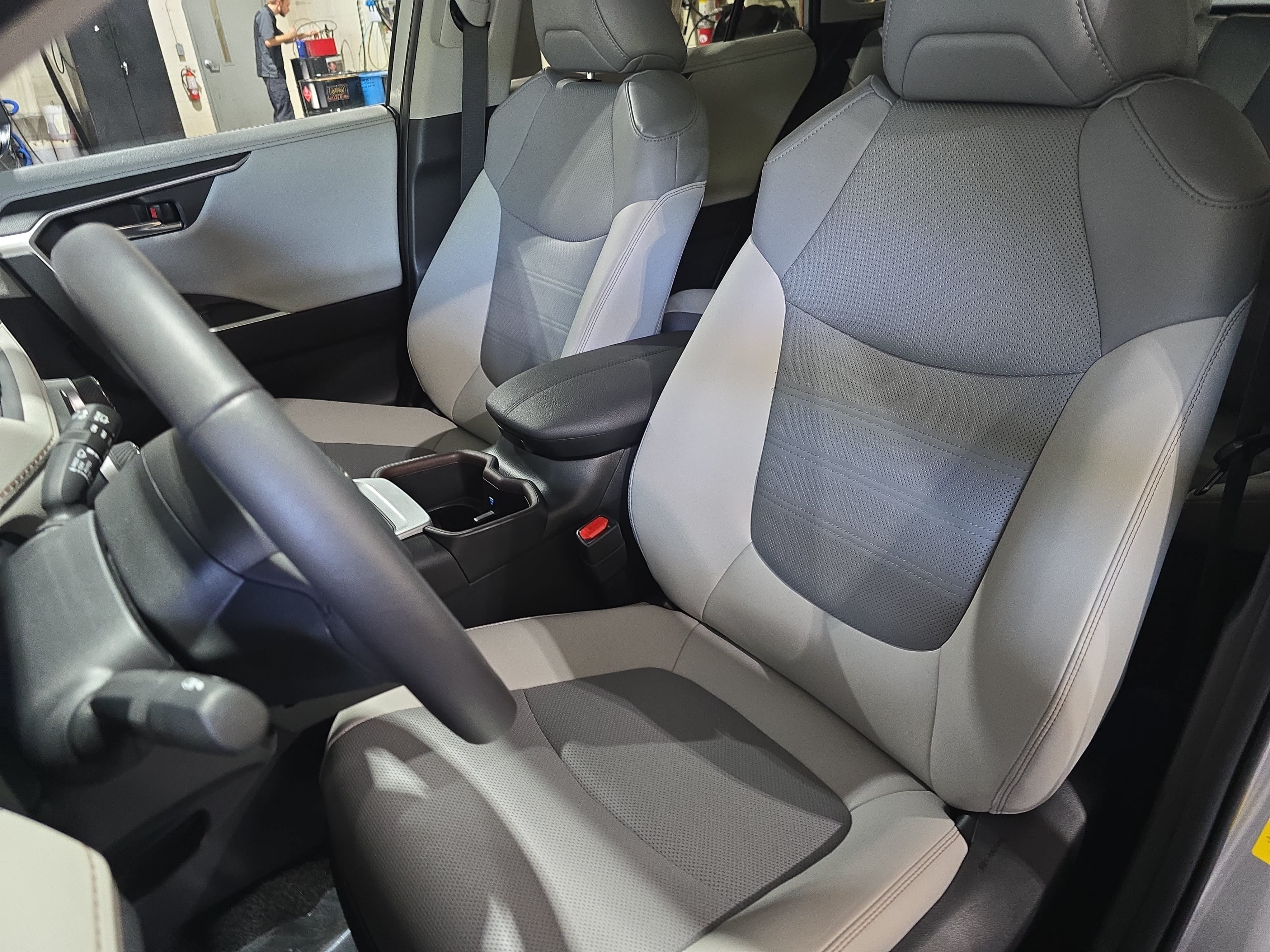 Used 2024 Toyota RAV4 Limited w/ Advanced Technology Package AWD/4WD image 15