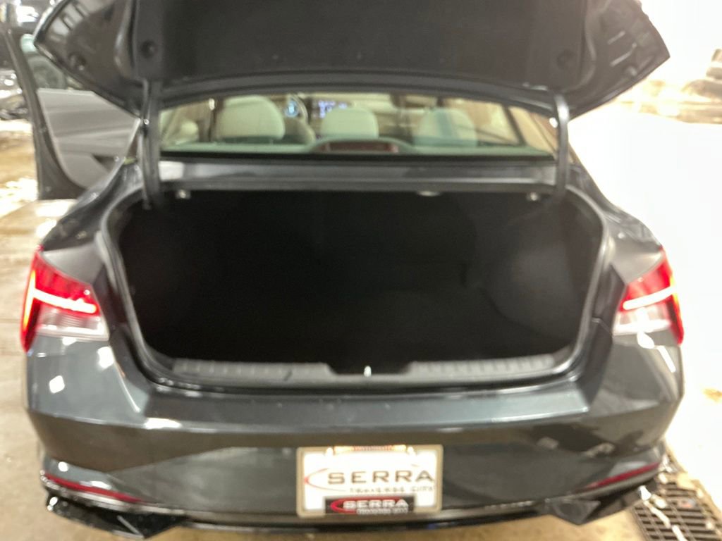 Used 2021 Hyundai Elantra SEL w/ Convenience + Premium Package image 28