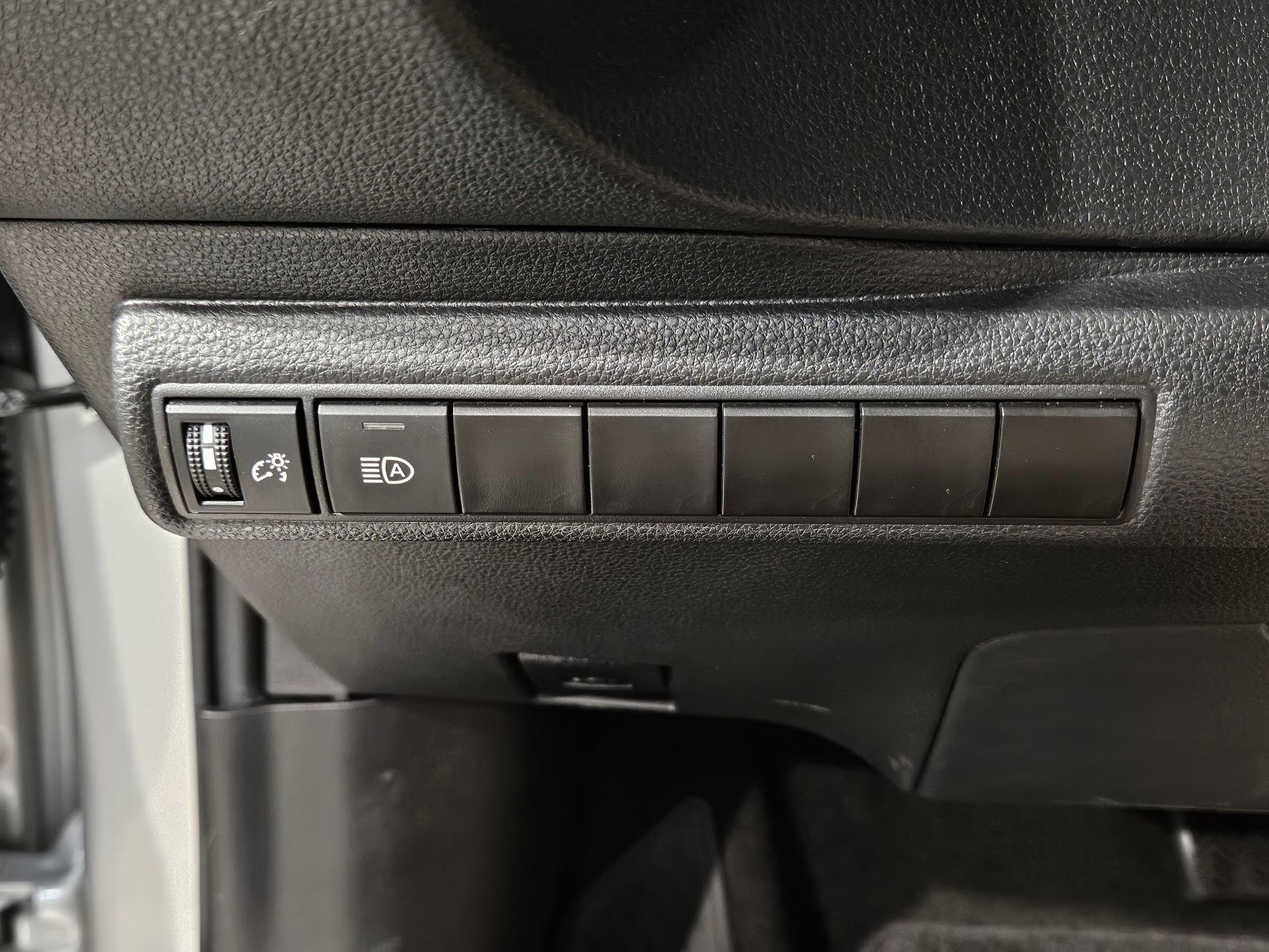 Used 2022 Toyota Corolla LE image 24