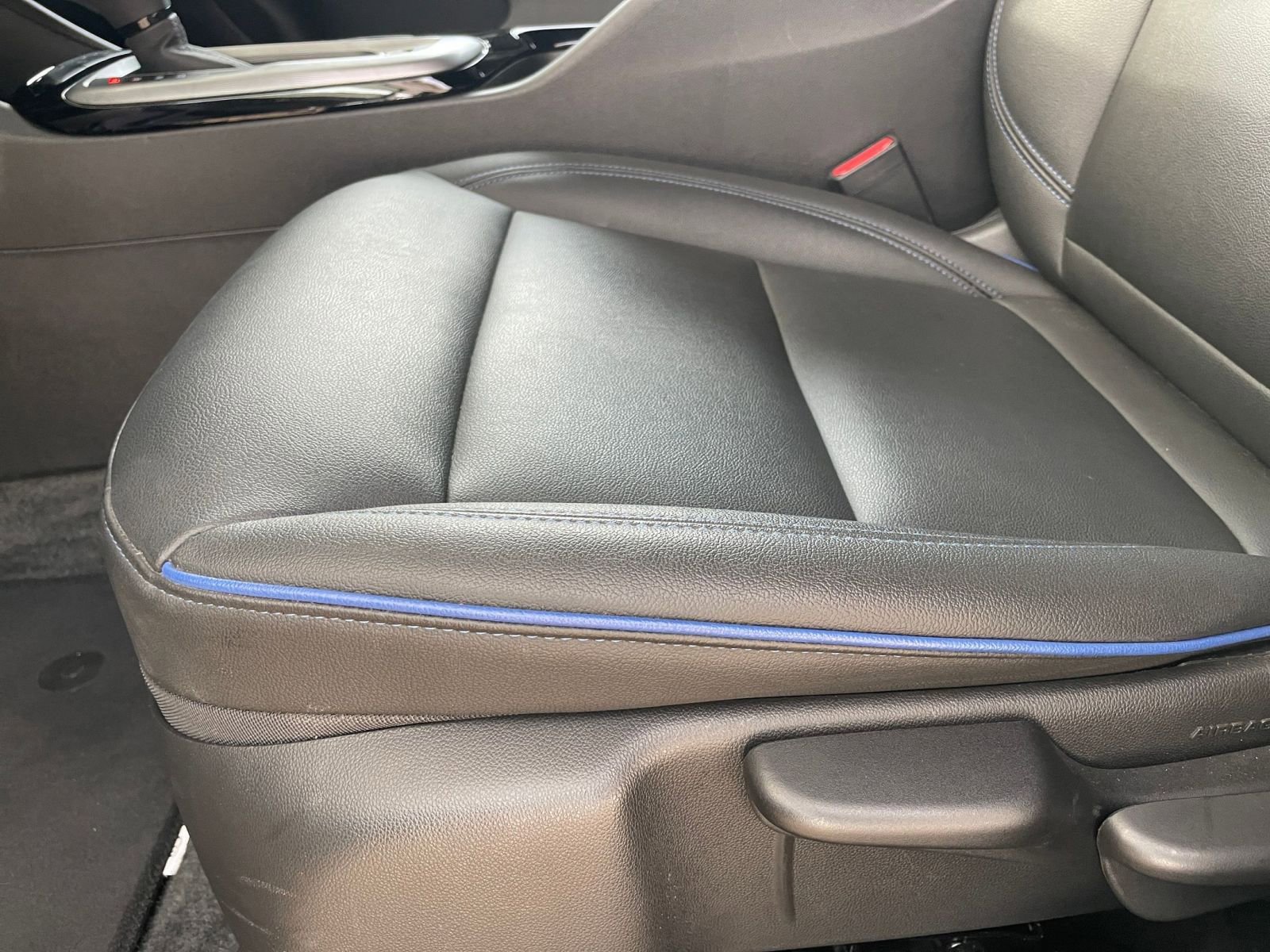 Used 2025 Buick Envista Sport Touring image 23