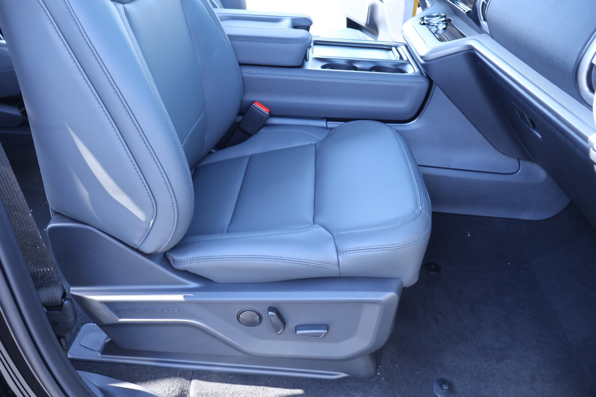New 2026 Ford Expedition Active AWD/4WD image 15