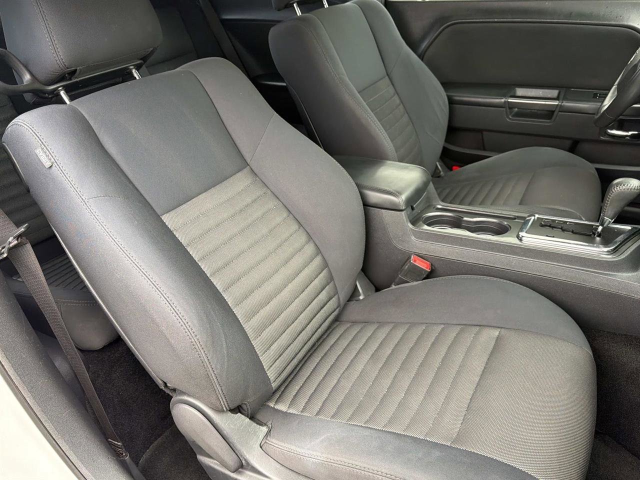 Used 2014 Dodge Challenger SXT image 25