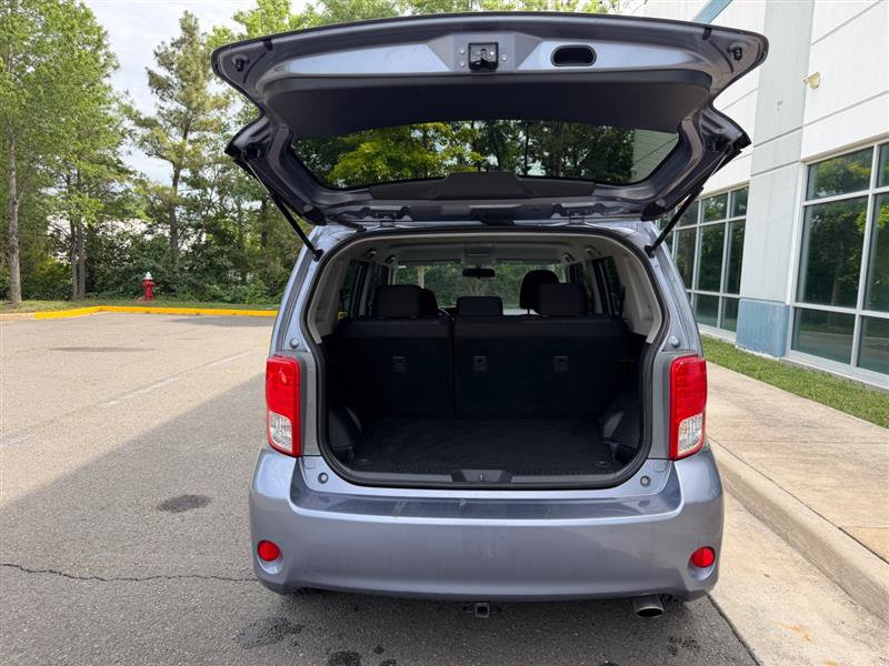 Used 2011 Scion xB FWD image 25