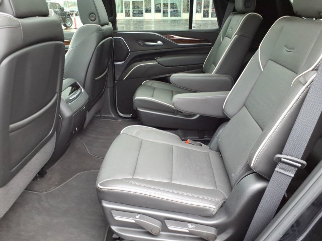 Used 2024 Cadillac Escalade Premium Luxury AWD/4WD image 7