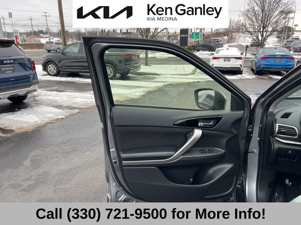 Used 2018 Mitsubishi Eclipse Cross SE image 25