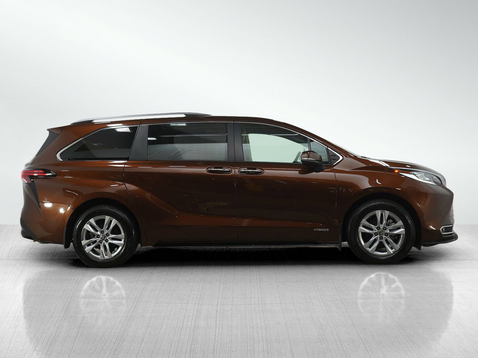 Used 2021 Toyota Sienna Limited image 7