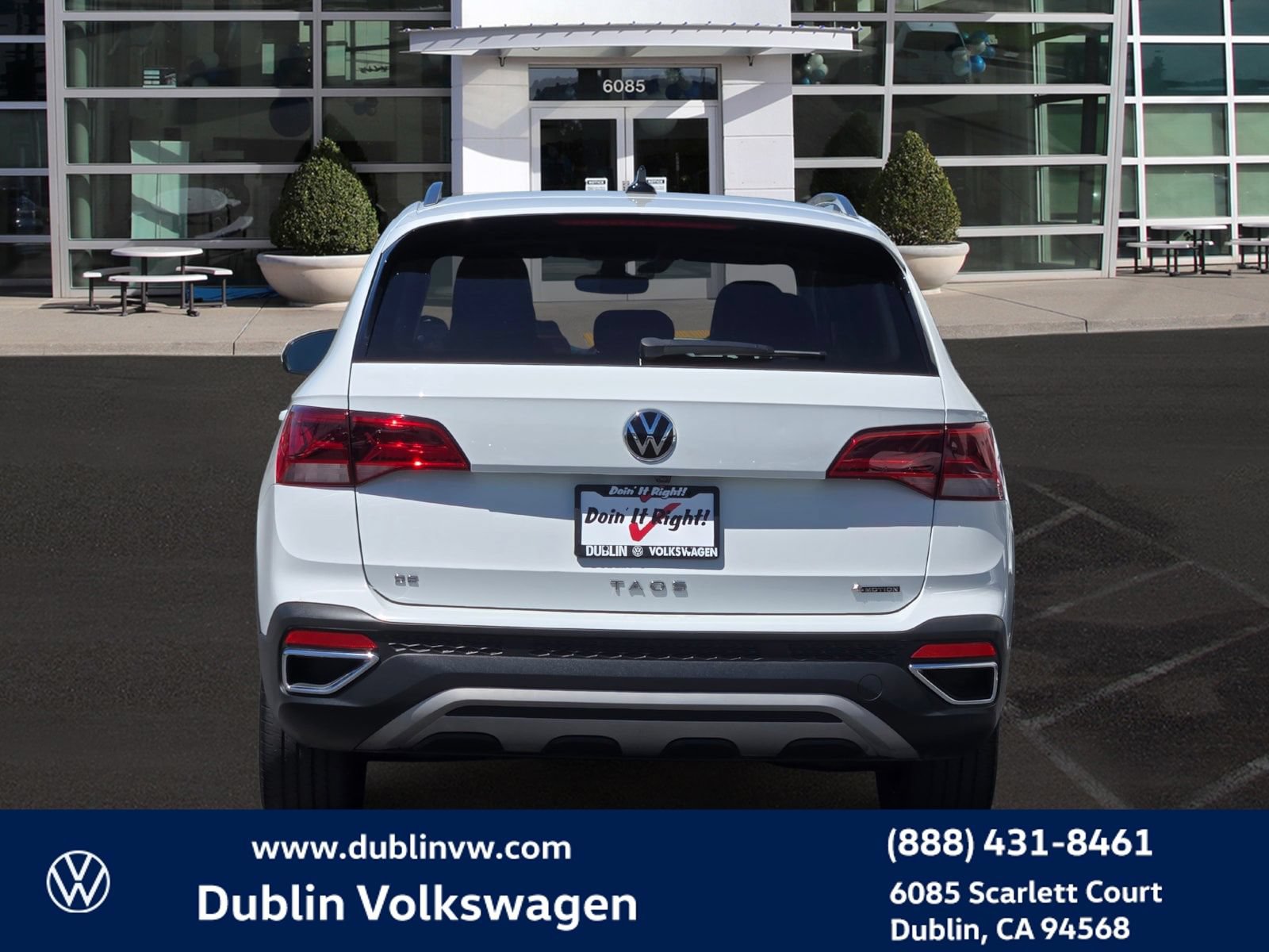 Certified 2023 Volkswagen Taos SE w/ Panoramic Sunroof Package AWD/4WD image 5