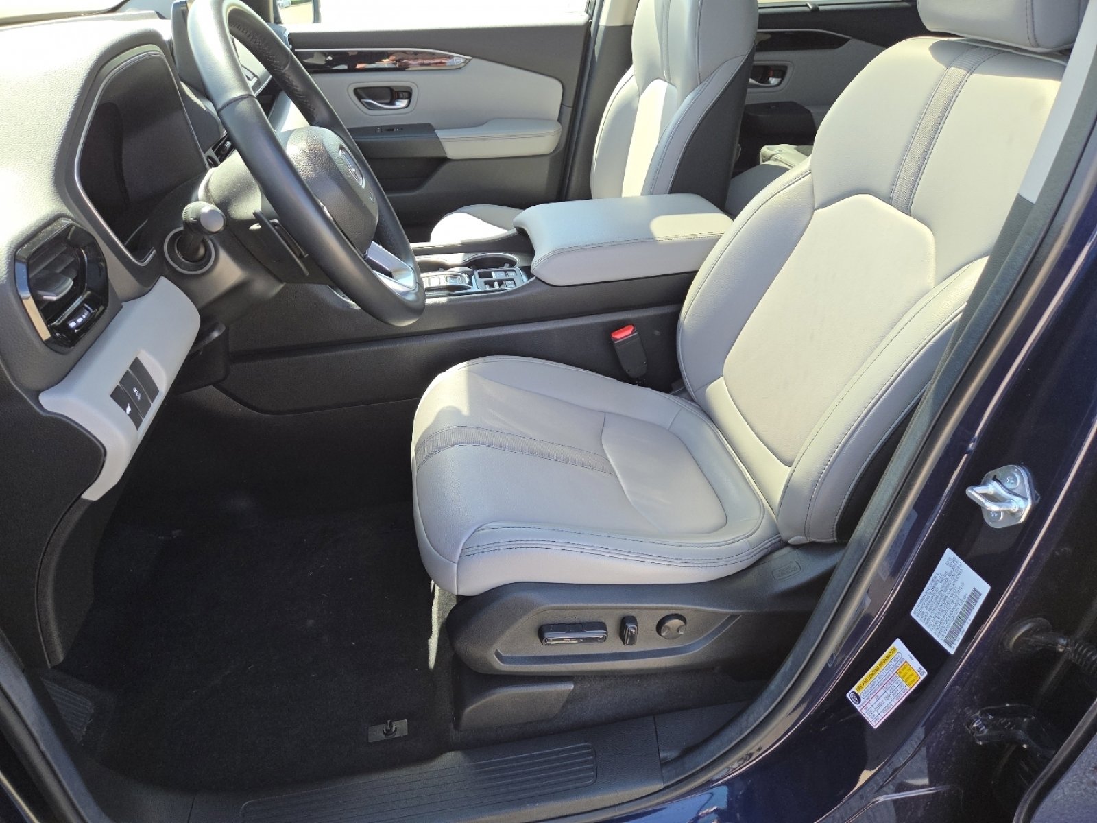 Used 2025 Honda Pilot Touring image 28