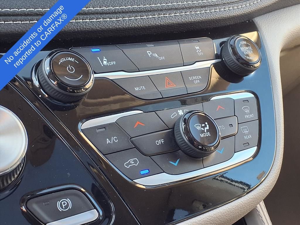 Used 2023 Chrysler Pacifica Limited image 27