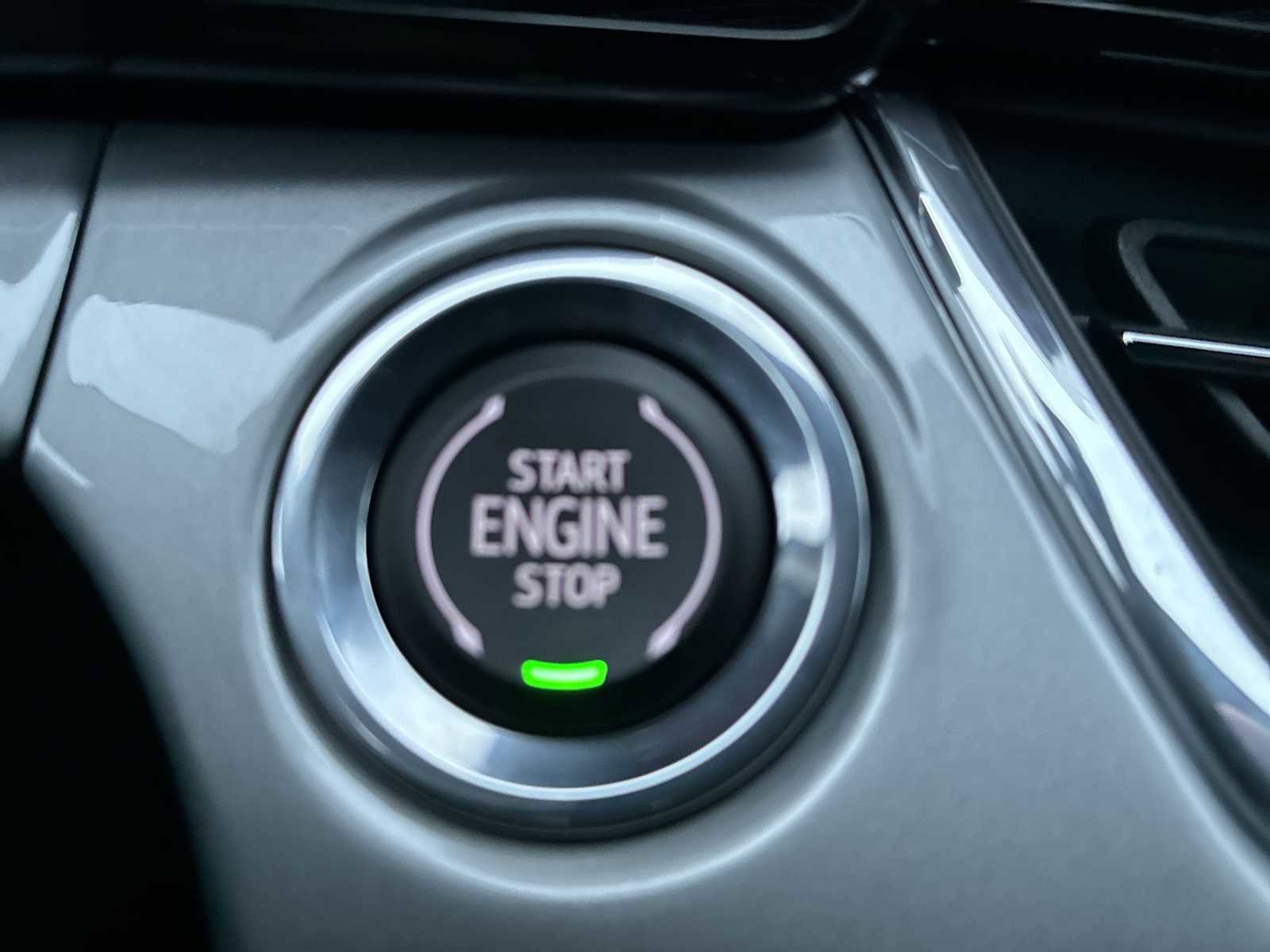 Used 2025 Chevrolet Trax LT w/ Driver Confidence Package image 16