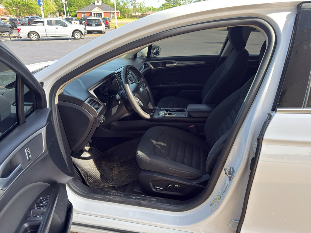 Used 2018 Ford Fusion SE image 12