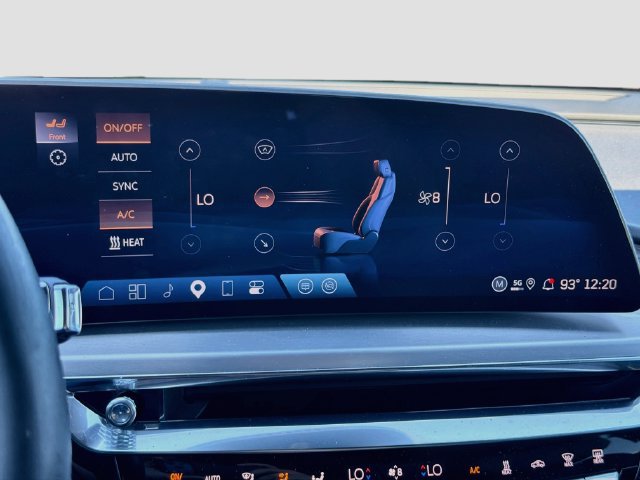 Used 2025 Cadillac Lyriq Luxury AWD/4WD image 32
