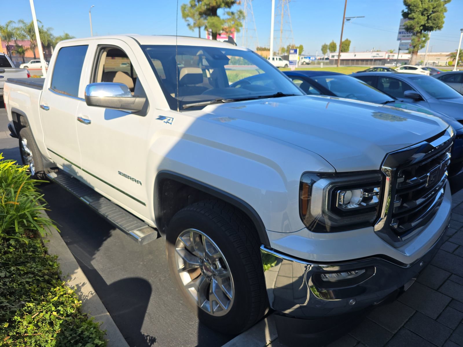 Used 2017 GMC Sierra 1500 SLT image 3