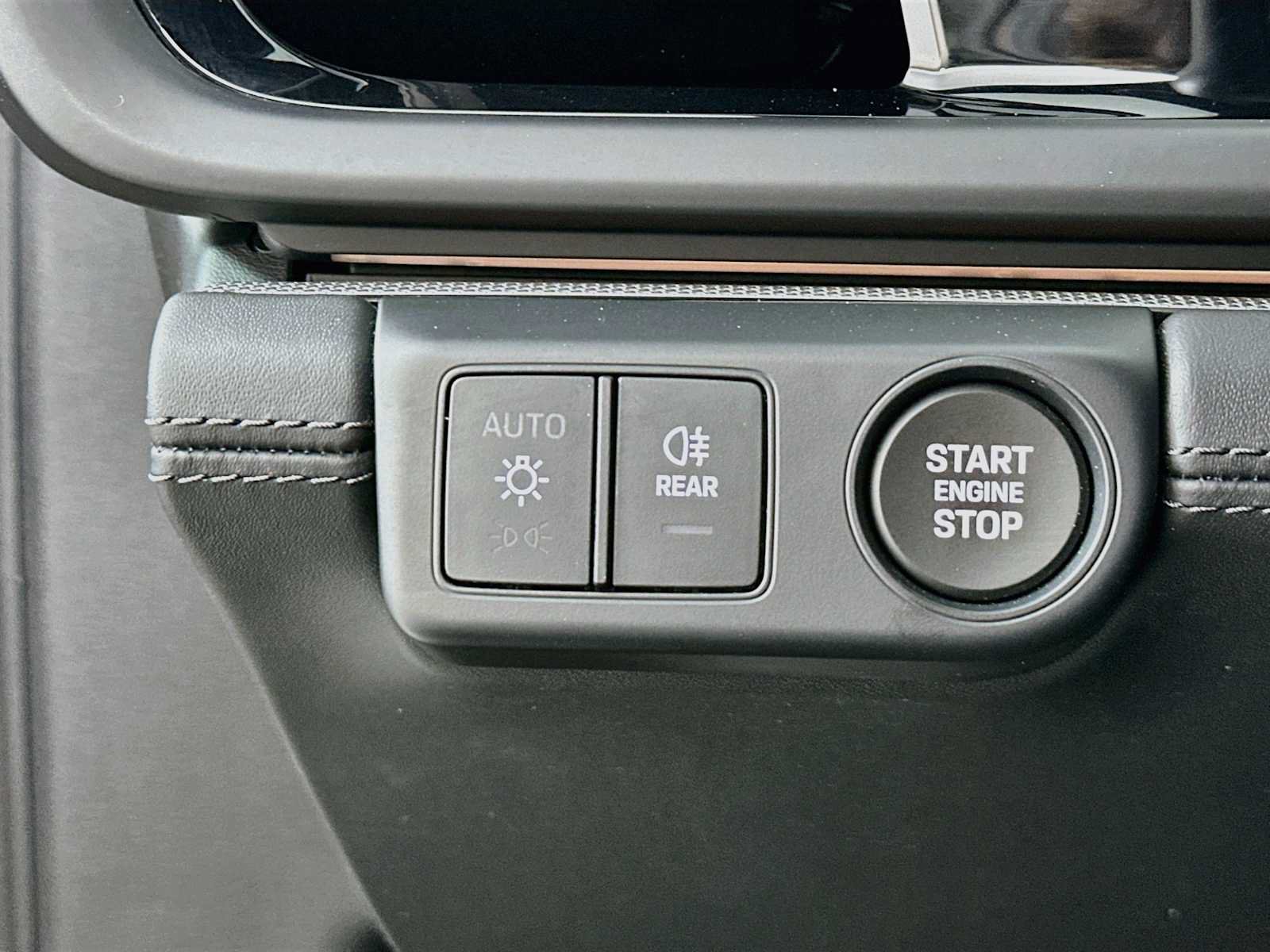 Certified 2025 Porsche Panamera 4 AWD/4WD image 13